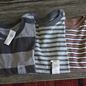 Old Navy Gray and Green Short Sleeve Tees